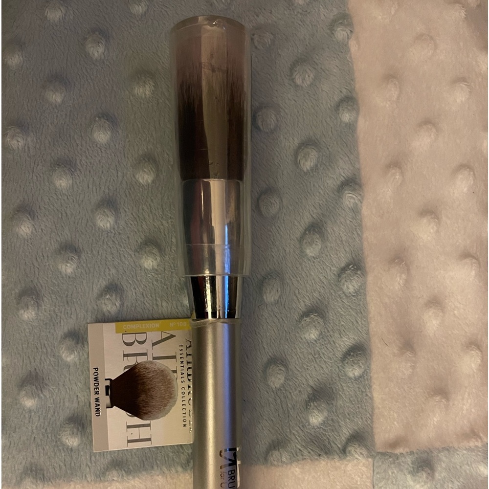 BRAN NEW IT Brush #108